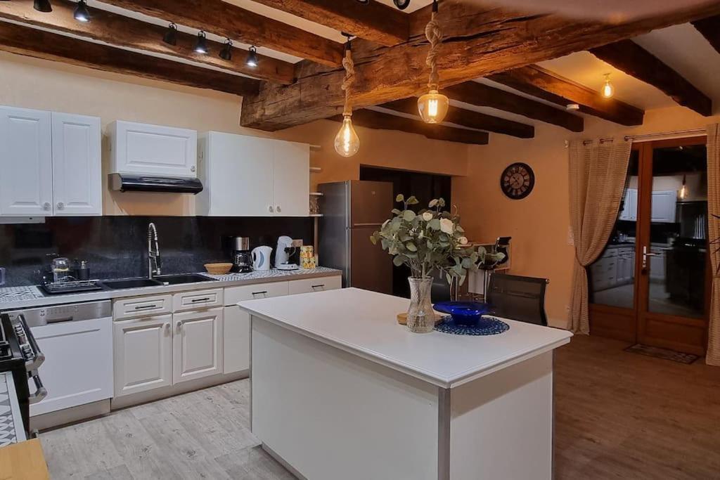 Grand Gite - Le Saint-Chrirtophe Châteauroux Extérieur photo
